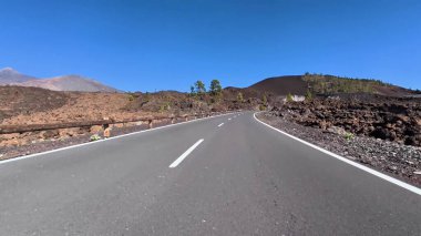 Sarmal bir yolda serüven volkanik arazi ve canlı yeşilliklerle çevrili bir maceraya atılmak.