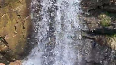 Şelale, Oz en Oisans, Fransız Alpleri.