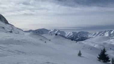 Teleferikten alınan Alpette görüntüsü.