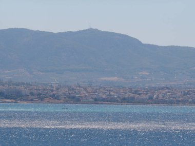 Güzel deniz manzarası ve kumsal.