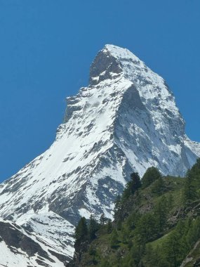 Zermatt, İsviçre - 13 Haziran 2024 - Açık Bir Gün Matterhorn 'un Fotoğrafı