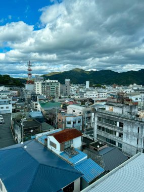 Kochi ilindeki Shimanto şehrinin şehir manzarası