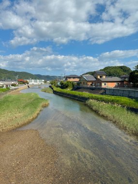 Akıntı Karatsu şehrinde akıyor