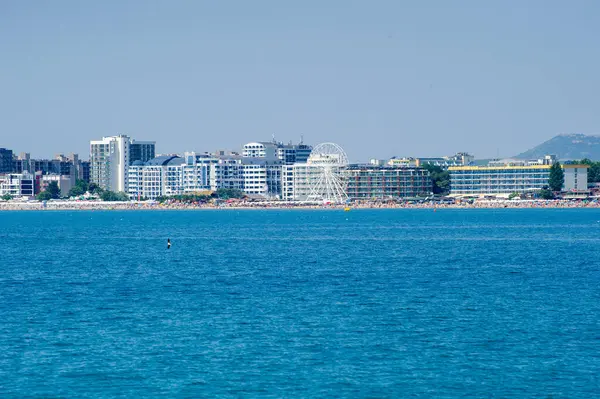 Bulgaristan 'ın deniz manzaralı güneşli plajı