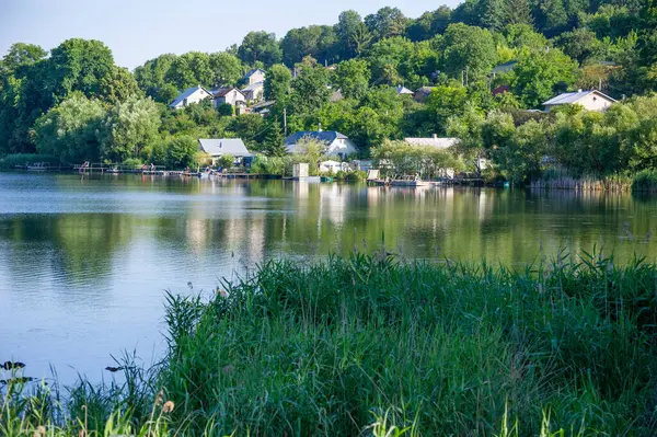 Ivachiv Horishnii 'deki göl manzarası, Ternopil, Ukrayna