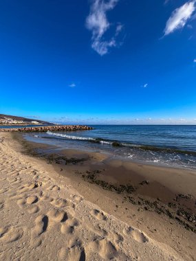 Bulgaristan 'da deniz üzerinde gün batımı suya yansıdı