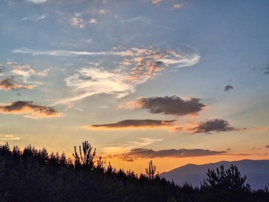 Dağlarda gün batımı