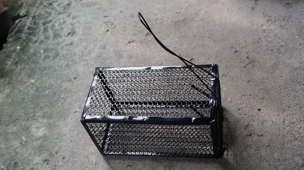 Fareler için insancıl bir tuzak ya da evdeki istenmeyen hayvanlar için.