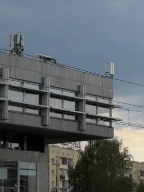 Modern Beton Ofis Binası