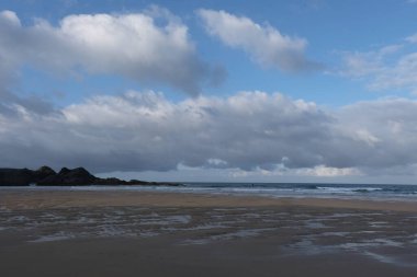 Gün boyunca bulut oluşumu. Çeşitli gökyüzü.