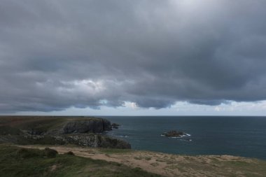 Gün boyunca bulut oluşumu. Çeşitli gökyüzü.