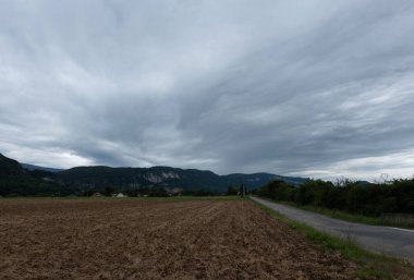 Gün boyunca bulut oluşumu. Çeşitli gökyüzü.