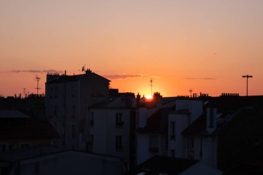 Gün boyunca bulut oluşumu. Çeşitli gökyüzü.