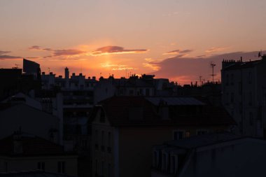 Gün boyunca bulut oluşumu. Çeşitli gökyüzü.