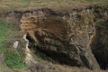 Kayalık peyzaj çeşitliliği açısından bir ada turu neler sunabilir. Bretagne (Fransa 'nın batısı); aşınmış kaya oluşumlarına odaklanma.