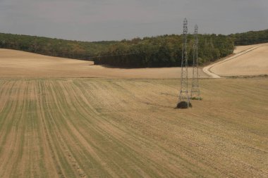 Çeşitli tarlalar, geniş topraklar ve vadiler. İlginç renkler, çizgiler ve dokularla. Fransa 'da vuruldu..