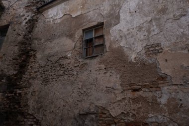 Karşılaştığım en ilginç yıkılmış duvarlar, eski evler ve binalar..