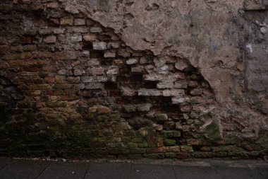 Karşılaştığım en ilginç yıkılmış duvarlar, eski evler ve binalar..