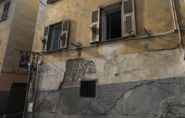 Karşılaştığım en ilginç yıkılmış duvarlar, eski evler ve binalar..