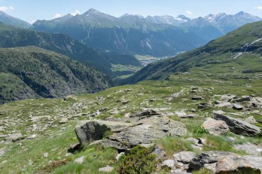 Alpler vadileri. Çoğunlukla Vanoise Vadisi, Fransa 'da çekildi. 7 günlük yürüyüş mesafesinde çekilmiş.. 