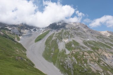 Alpler vadileri. Çoğunlukla Vanoise Vadisi, Fransa 'da çekildi. 7 günlük yürüyüş mesafesinde çekilmiş.. 