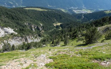 Alpler vadileri. Çoğunlukla Vanoise Vadisi, Fransa 'da çekildi. 7 günlük yürüyüş mesafesinde çekilmiş.. 