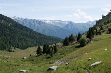 Alpler vadileri. Çoğunlukla Vanoise Vadisi, Fransa 'da çekildi. 7 günlük yürüyüş mesafesinde çekilmiş.. 