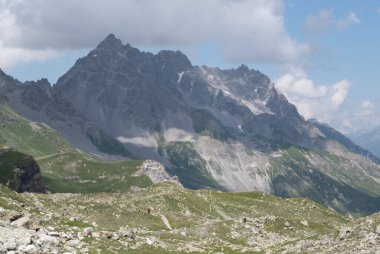 Alpler vadileri. Çoğunlukla Vanoise Vadisi, Fransa 'da çekildi. 7 günlük yürüyüş mesafesinde çekilmiş.. 