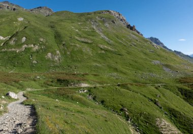 Alpler vadileri. Çoğunlukla Vanoise Vadisi, Fransa 'da çekildi. 7 günlük yürüyüş mesafesinde çekilmiş.. 