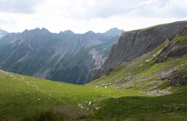 Alpler vadileri. Çoğunlukla Vanoise Vadisi, Fransa 'da çekildi. 7 günlük yürüyüş mesafesinde çekilmiş.. 