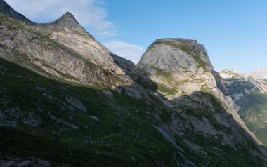 Alpler vadileri. Çoğunlukla Vanoise Vadisi, Fransa 'da çekildi. 7 günlük yürüyüş mesafesinde çekilmiş.. 