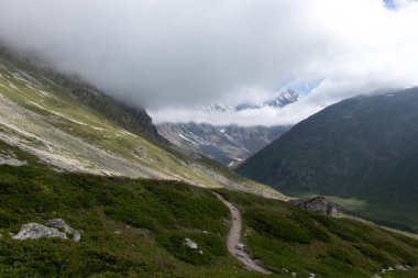 Alpler vadileri. Çoğunlukla Vanoise Vadisi, Fransa 'da çekildi. 7 günlük yürüyüş mesafesinde çekilmiş.. 