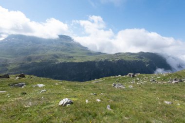 Alpler vadileri. Çoğunlukla Vanoise Vadisi, Fransa 'da çekildi. 7 günlük yürüyüş mesafesinde çekilmiş.. 