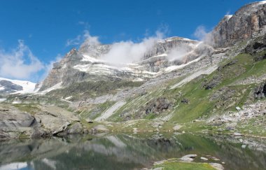 Alpler vadileri. Çoğunlukla Vanoise Vadisi, Fransa 'da çekildi. 7 günlük yürüyüş mesafesinde çekilmiş.. 