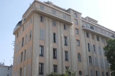 Art Deco bina cepheleri, geometrik dekorasyonlar, süsler ve daha fazlası. 20. yüzyılın başından itibaren mimarlık. Paris, Nice ve Brüksel 'de çekildi. Fransa ve Belçika.