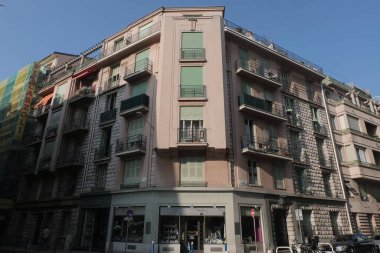 Art Deco bina cepheleri, geometrik dekorasyonlar, süsler ve daha fazlası. 20. yüzyılın başından itibaren mimarlık. Paris, Nice ve Brüksel 'de çekildi. Fransa ve Belçika.