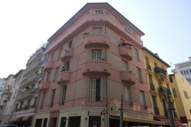 Art Deco bina cepheleri, geometrik dekorasyonlar, süsler ve daha fazlası. 20. yüzyılın başından itibaren mimarlık. Paris, Nice ve Brüksel 'de çekildi. Fransa ve Belçika.