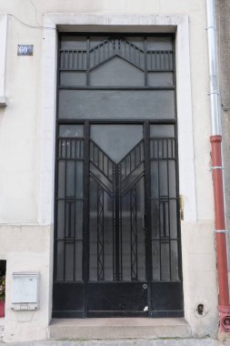 Art Deco bina cepheleri, geometrik dekorasyonlar, süsler ve daha fazlası. 20. yüzyılın başından itibaren mimarlık. Paris, Nice ve Brüksel 'de çekildi. Fransa ve Belçika.