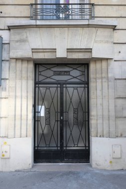 Art Deco bina cepheleri, geometrik dekorasyonlar, süsler ve daha fazlası. 20. yüzyılın başından itibaren mimarlık. Paris, Nice ve Brüksel 'de çekildi. Fransa ve Belçika.