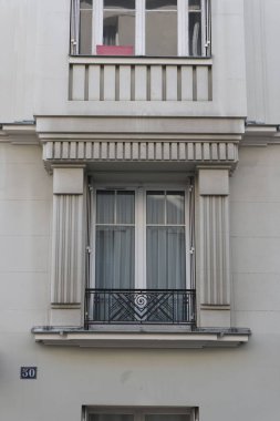 Art Deco bina cepheleri, geometrik dekorasyonlar, süsler ve daha fazlası. 20. yüzyılın başından itibaren mimarlık. Paris, Nice ve Brüksel 'de çekildi. Fransa ve Belçika.