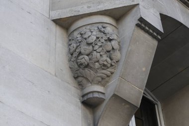 Art Deco bina cepheleri, geometrik dekorasyonlar, süsler ve daha fazlası. 20. yüzyılın başından itibaren mimarlık. Paris, Nice ve Brüksel 'de çekildi. Fransa ve Belçika.