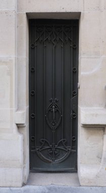 Art Nouveau 'nun cephelerindeki resimler, çiçek desenleri, kıvrımlı çizgiler, kapılar ve daha fazlası. Mimarlık 20. yüzyılın başından kalma..