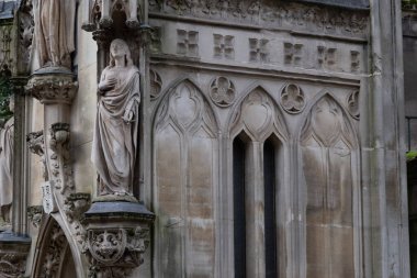 Gotik mimari tasarımı. Kilise cephesi.