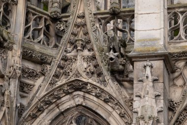 Gotik mimari tasarımı. Kilise cephesi.