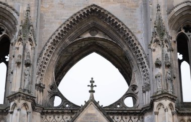 Gotik mimari tasarımı. Kilise cephesi.