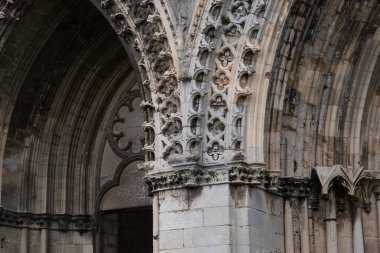 Gotik mimari tasarımı. Kilise cephesi.