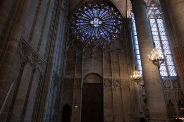 Gotik süsler. Fransa 'da birkaç Gotik anıtta çekilmiş. (Kiliseler ve binalar)