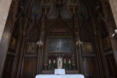 Gotik süsler. Fransa 'da birkaç Gotik anıtta çekilmiş. (Kiliseler ve binalar)