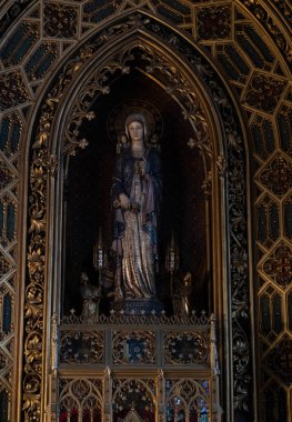 Gotik süsler. Fransa 'da birkaç Gotik anıtta çekilmiş. (Kiliseler ve binalar)