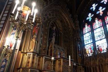 Gotik süsler. Fransa 'da birkaç Gotik anıtta çekilmiş. (Kiliseler ve binalar)